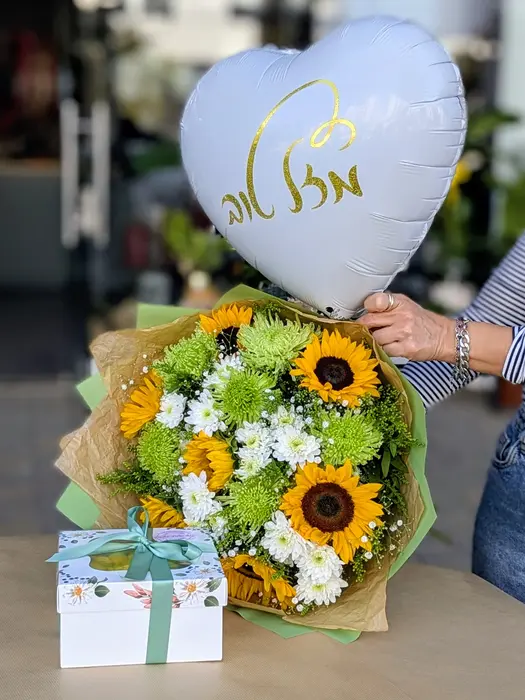 סט כפרי עם בלון - זר פרחים ועוגת מוס
