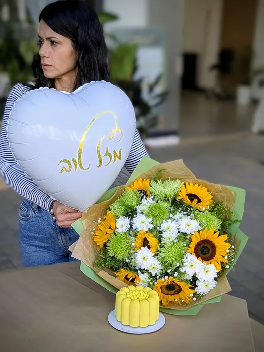 סט כפרי עם בלון - זר פרחים ועוגת מוס