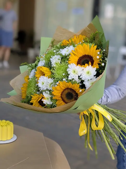 סט כפרי - זר פרחים ועוגת מוס