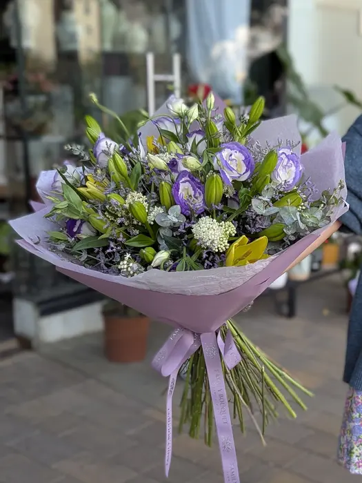 סט לבנדר עם בלון - זר פרחים ועוגת מוס