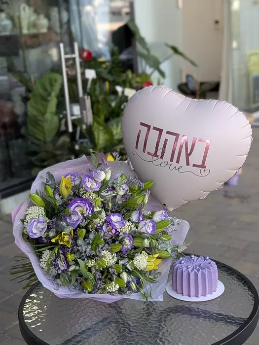 סט לבנדר עם בלון - זר פרחים ועוגת מוס