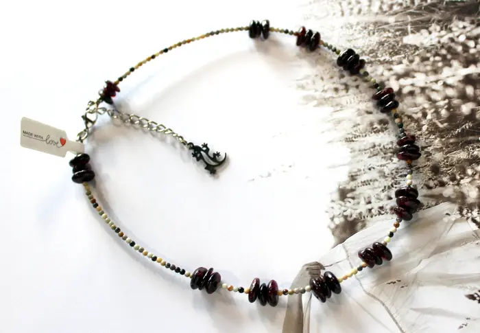 11 - שרשרת מישפה וגארנט