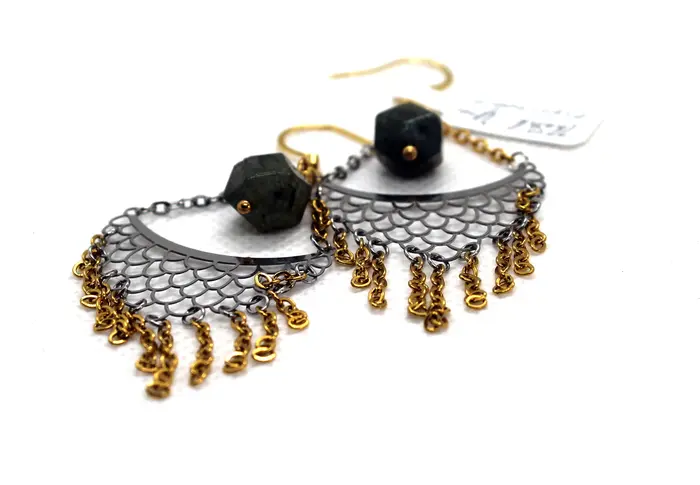 7 - עגילים מלברדוריט בשילוב ציפוי זהב