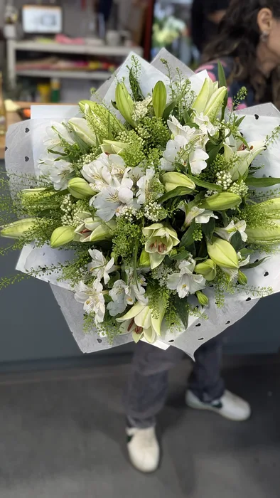 זר לבן עם שושן צחור