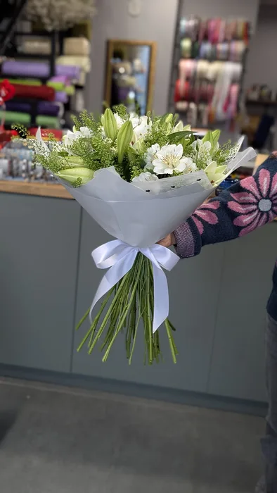 זר לבן עם שושן צחור