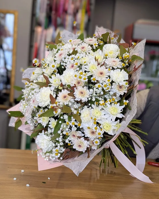 זר חרציות בצבעים עדינים