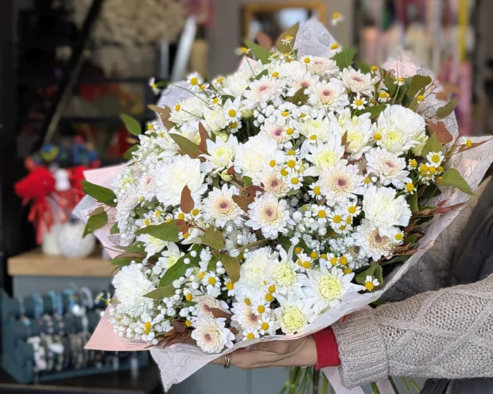 זר חרציות בצבעים עדינים