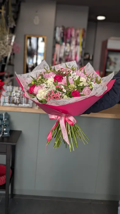 זר פרחים ורוד פוקסיה