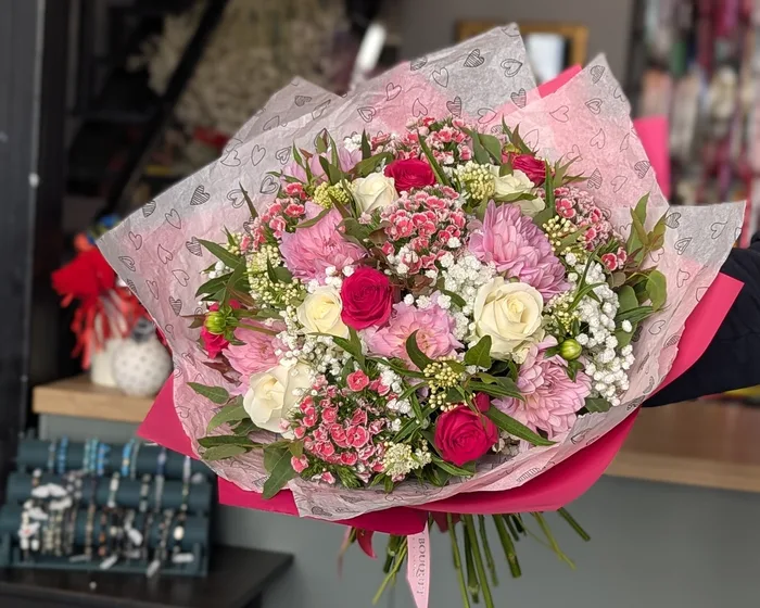 זר פרחים ורוד פוקסיה