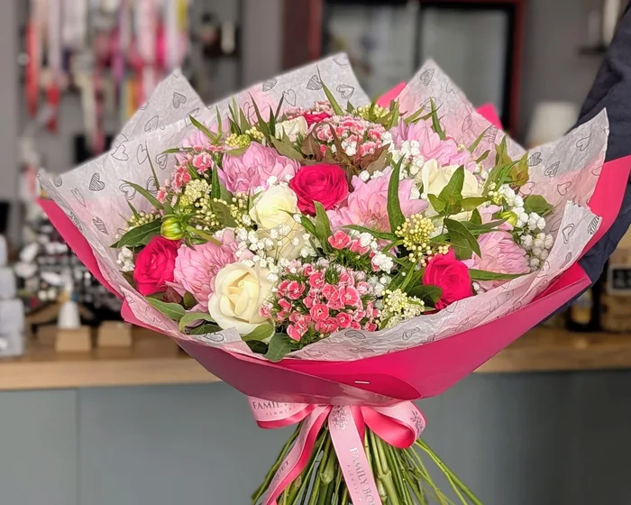 זר פרחים ורוד פוקסיה