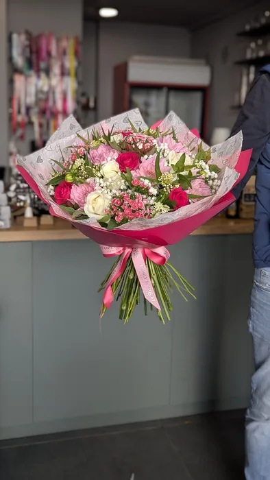 זר פרחים ורוד פוקסיה