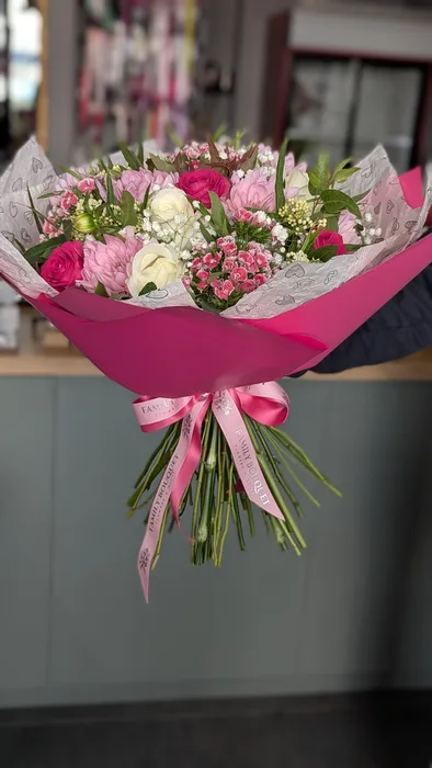 זר פרחים ורוד פוקסיה