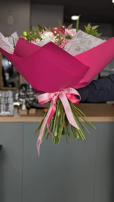 זר פרחים ורוד פוקסיה