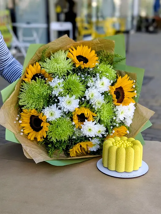 סט כפרי - זר פרחים ועוגת מוס